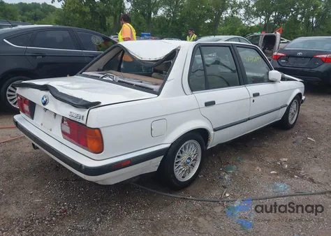 1991 BMW 318 I z USA, uszkodzony, nr VIN WBAAJ9311MEJ04352